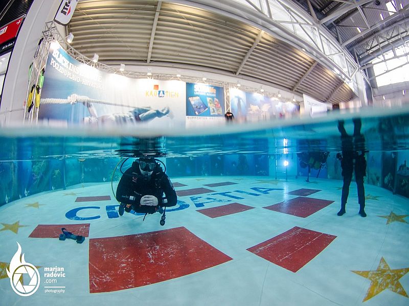 Pogled u plavo - zaroni u bazen na Trgu Slobode! (30.-31.08.)